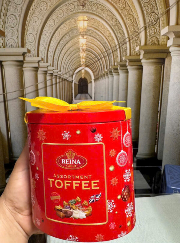 Kẹo bơ cứng hỗn hợp Reina Gold (Hộp thiếc đứng)